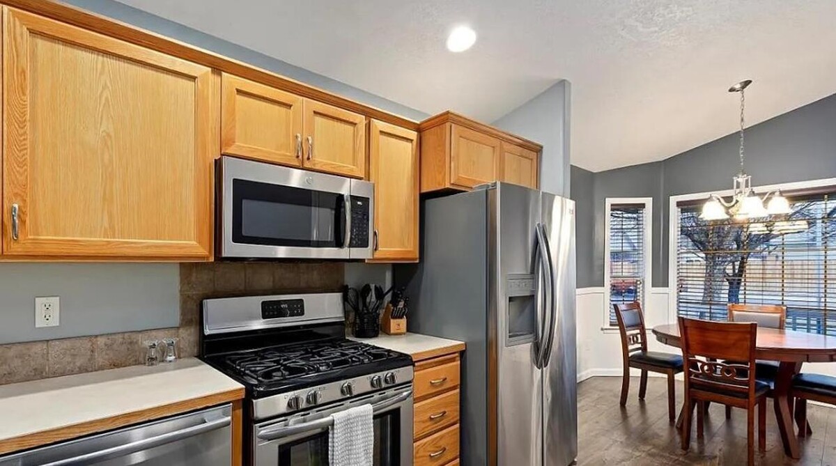 Images Abmont Realty Group