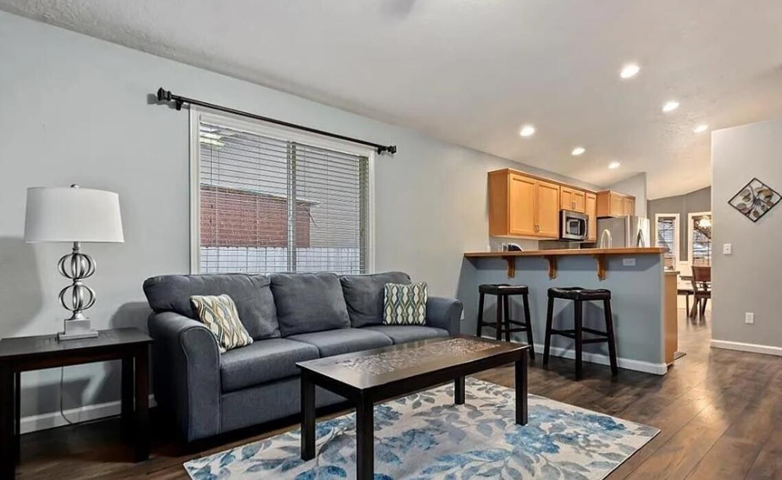 Images Abmont Realty Group