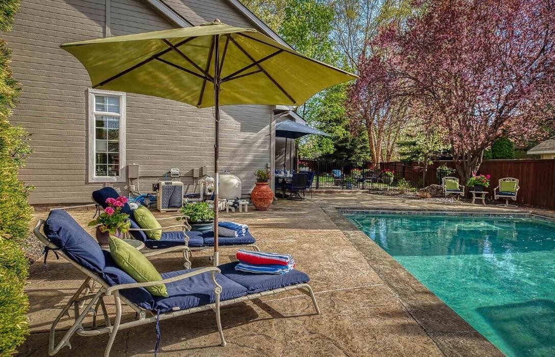 Images Abmont Realty Group