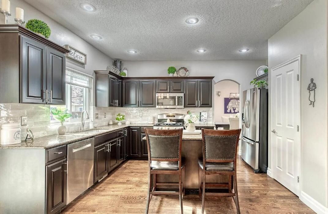 Images Abmont Realty Group