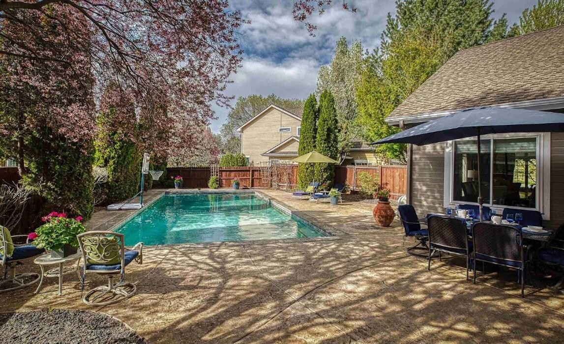 Images Abmont Realty Group