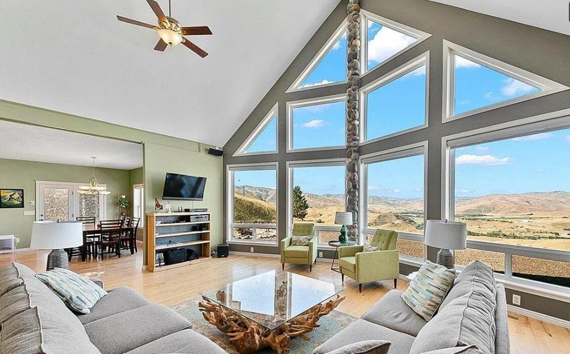 Images Abmont Realty Group