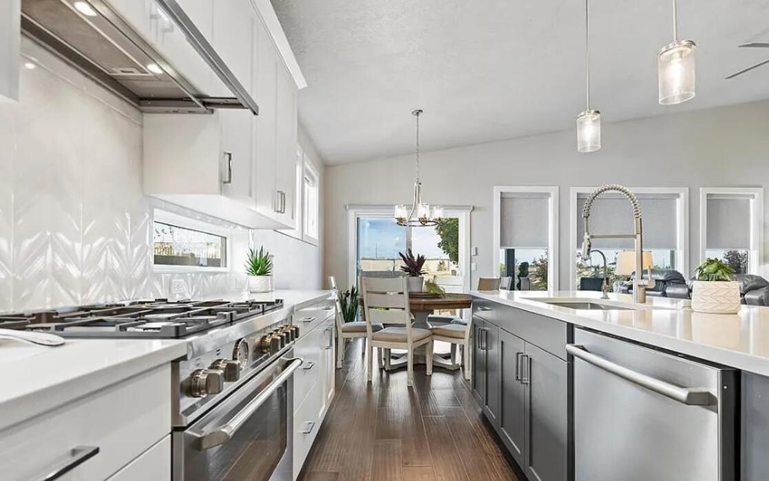Images Abmont Realty Group