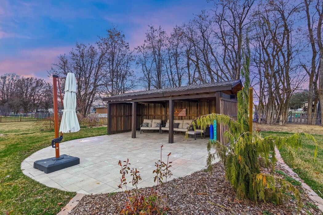 Images Abmont Realty Group