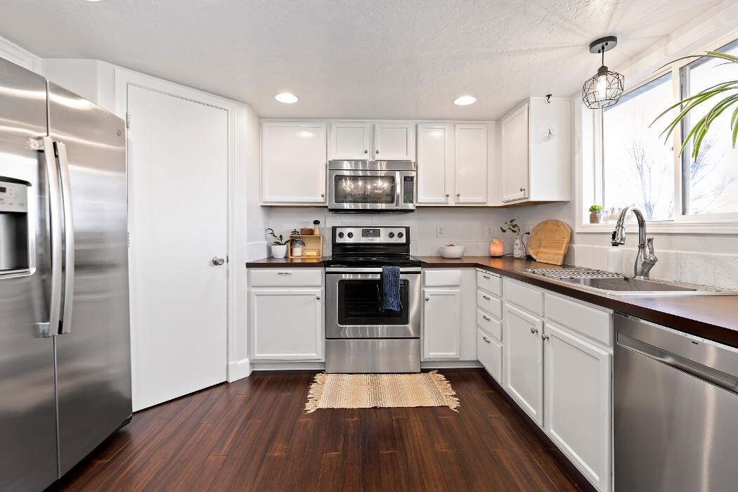 Images Abmont Realty Group
