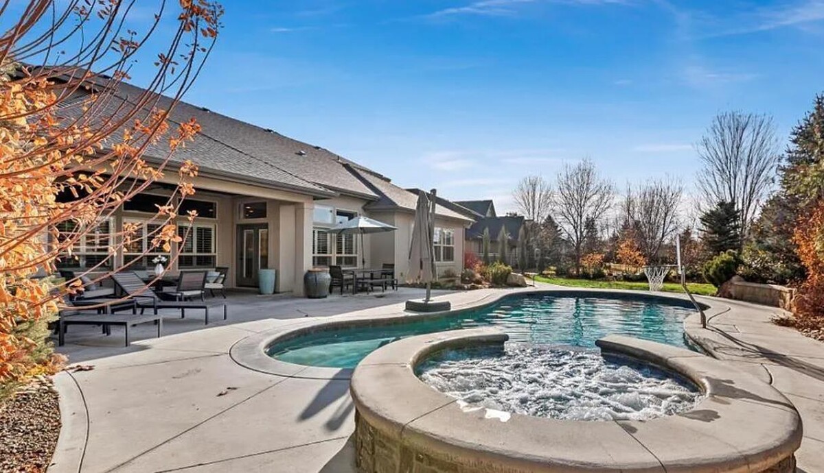 Images Abmont Realty Group