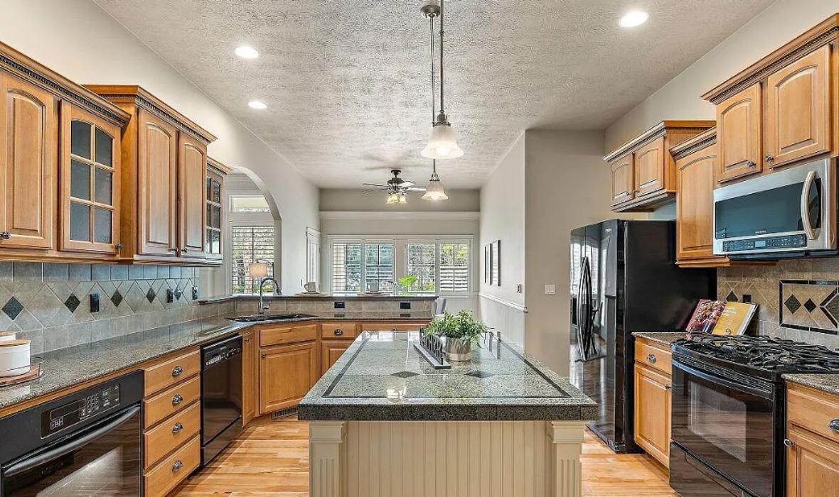 Images Abmont Realty Group