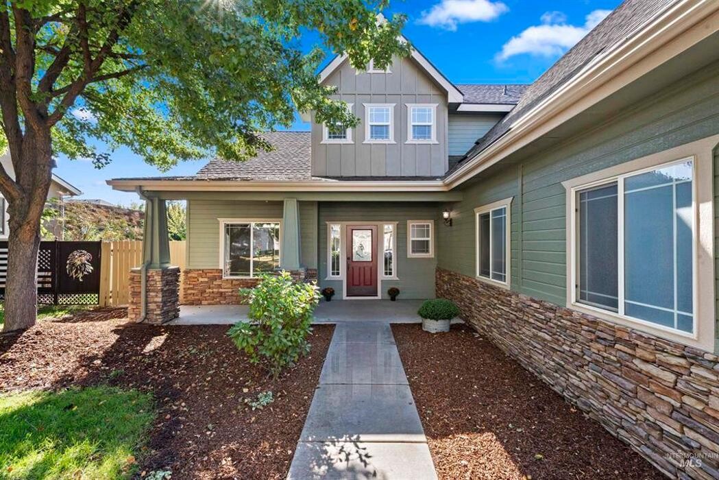 Images Abmont Realty Group