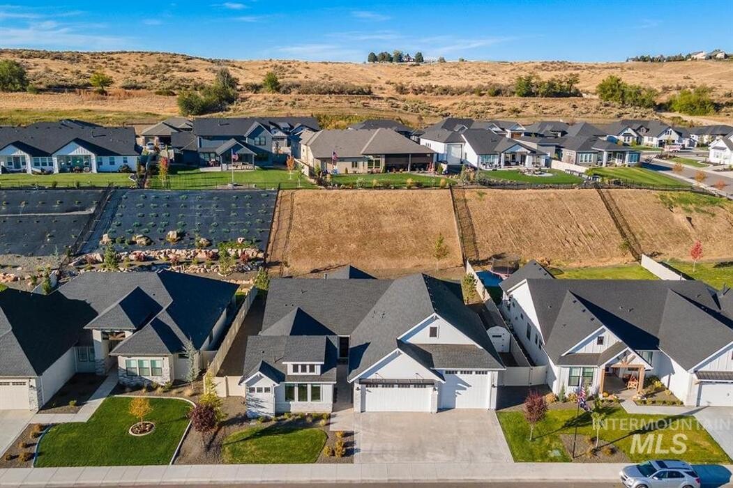 Images Abmont Realty Group