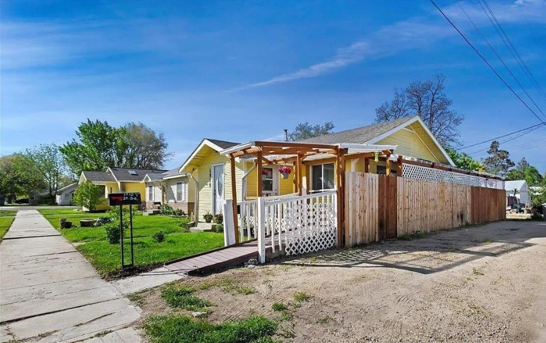 Images Abmont Realty Group
