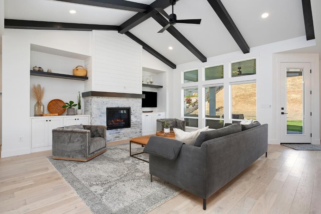 Images Abmont Realty Group