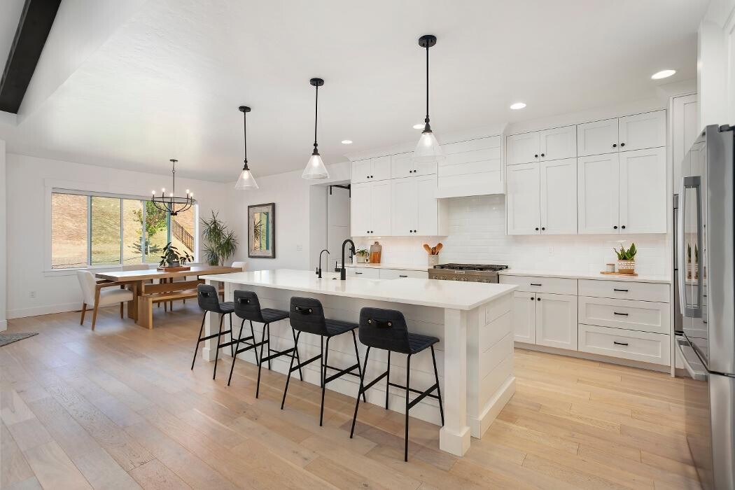 Images Abmont Realty Group