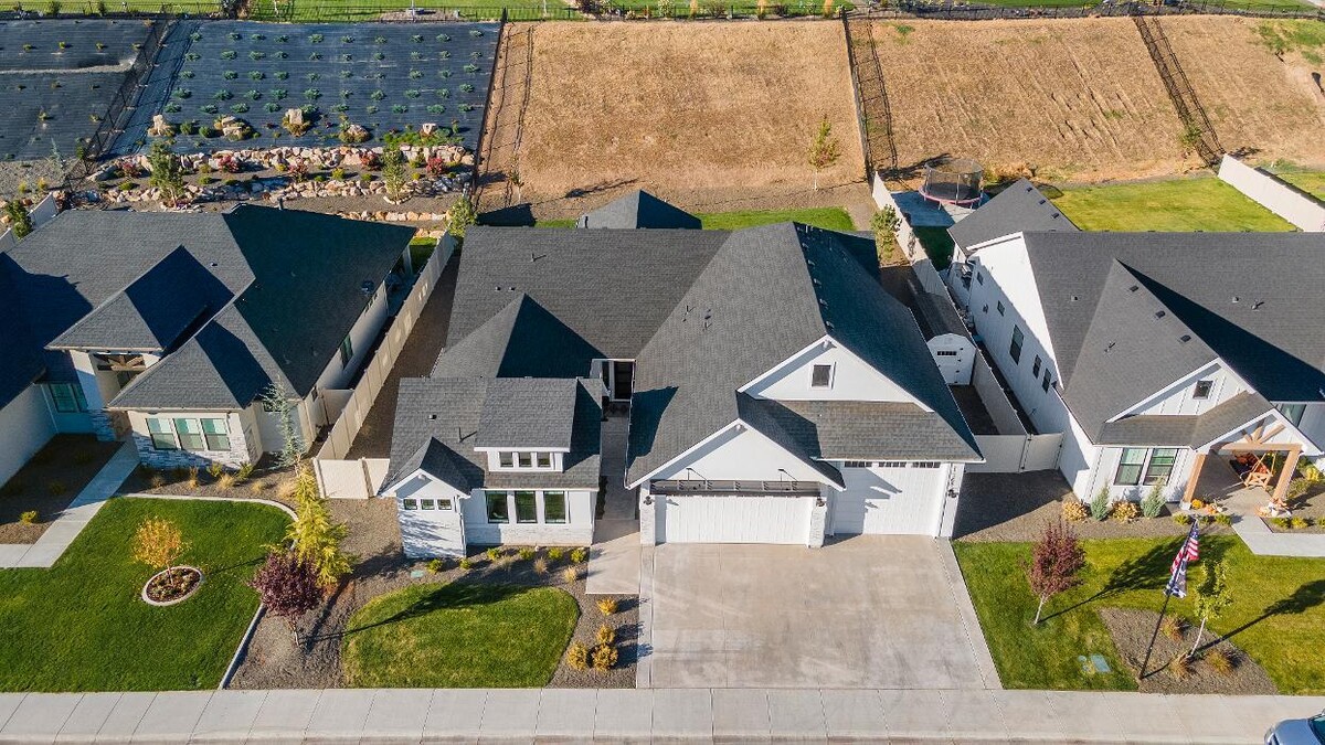 Images Abmont Realty Group