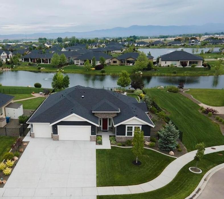 Images Abmont Realty Group