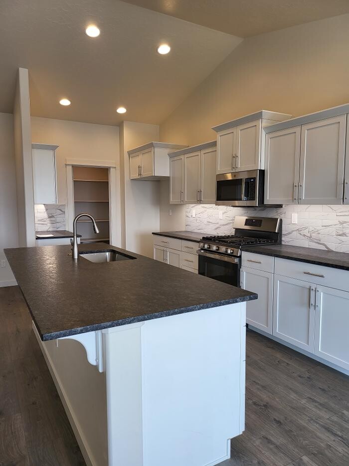Images Abmont Realty Group