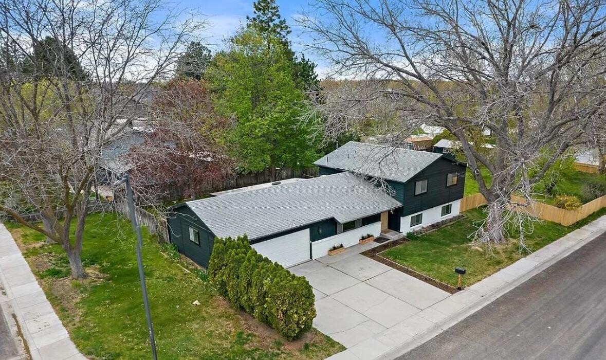 Images Abmont Realty Group