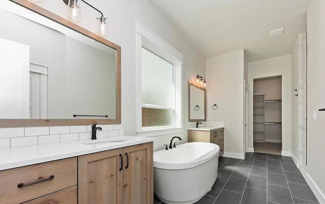 Images Abmont Realty Group