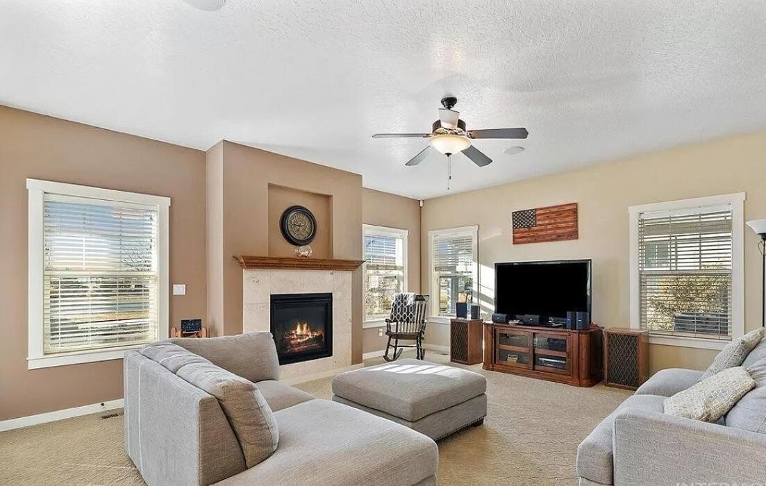 Images Abmont Realty Group
