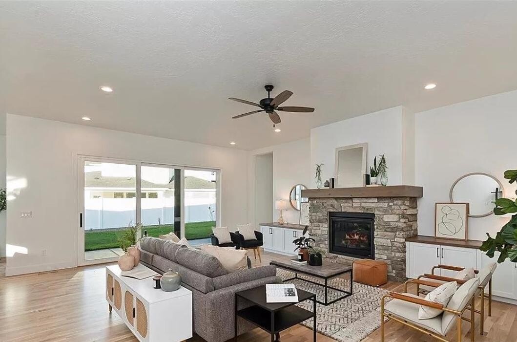 Images Abmont Realty Group
