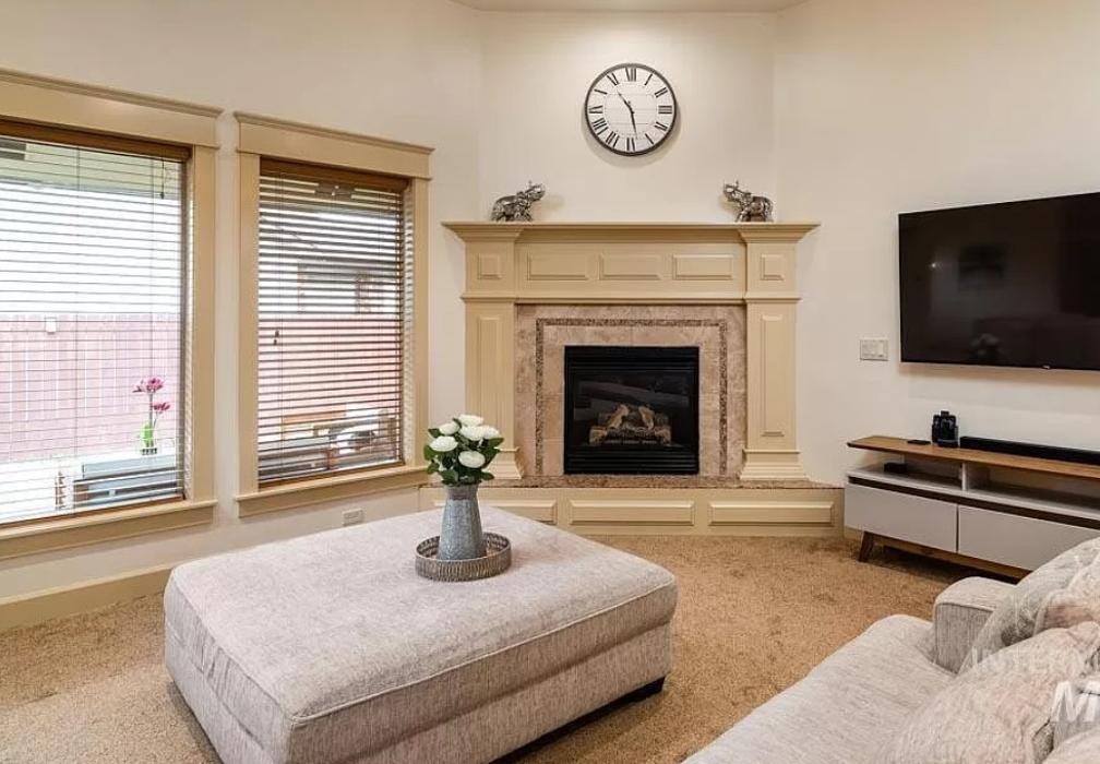 Images Abmont Realty Group