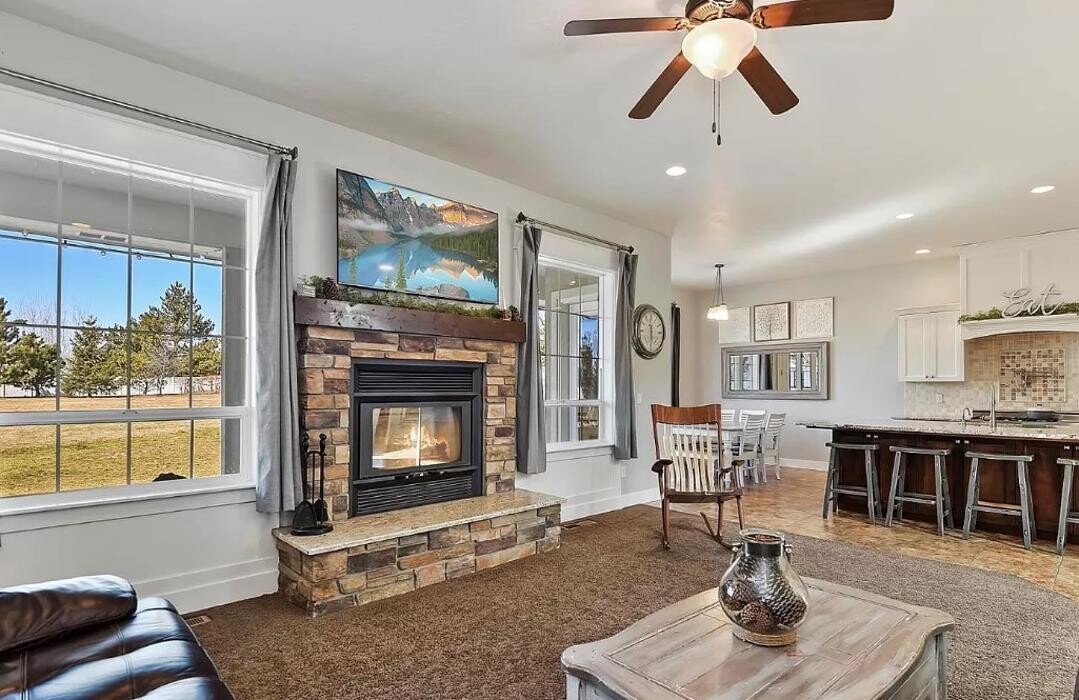 Images Abmont Realty Group