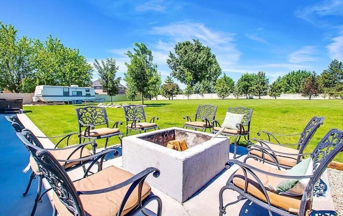 Images Abmont Realty Group