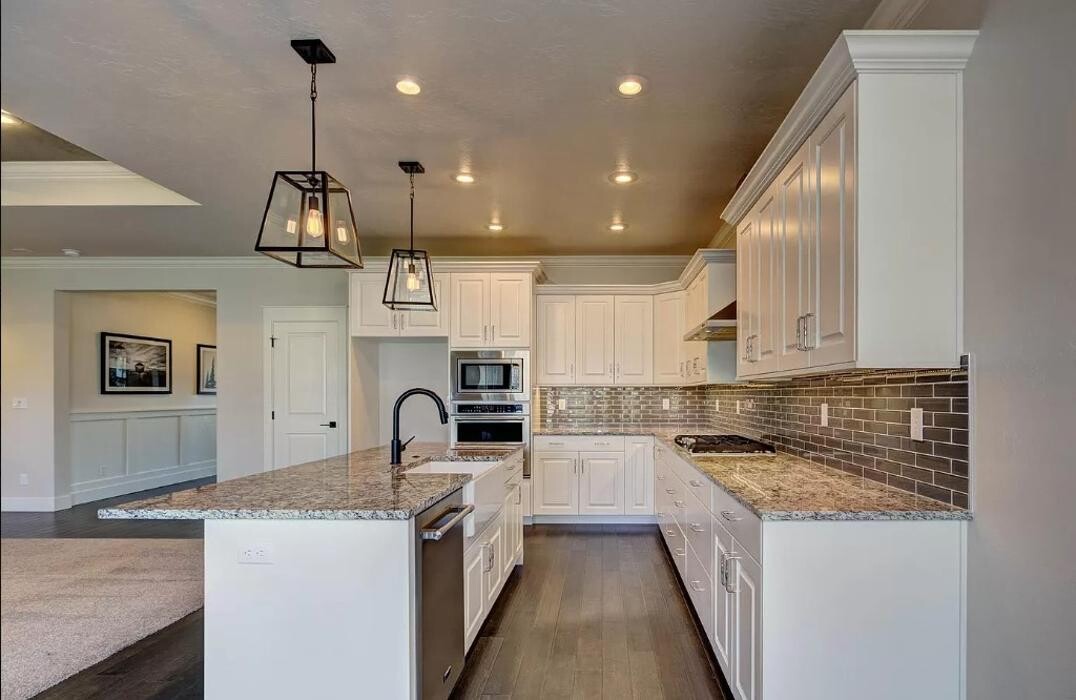 Images Abmont Realty Group