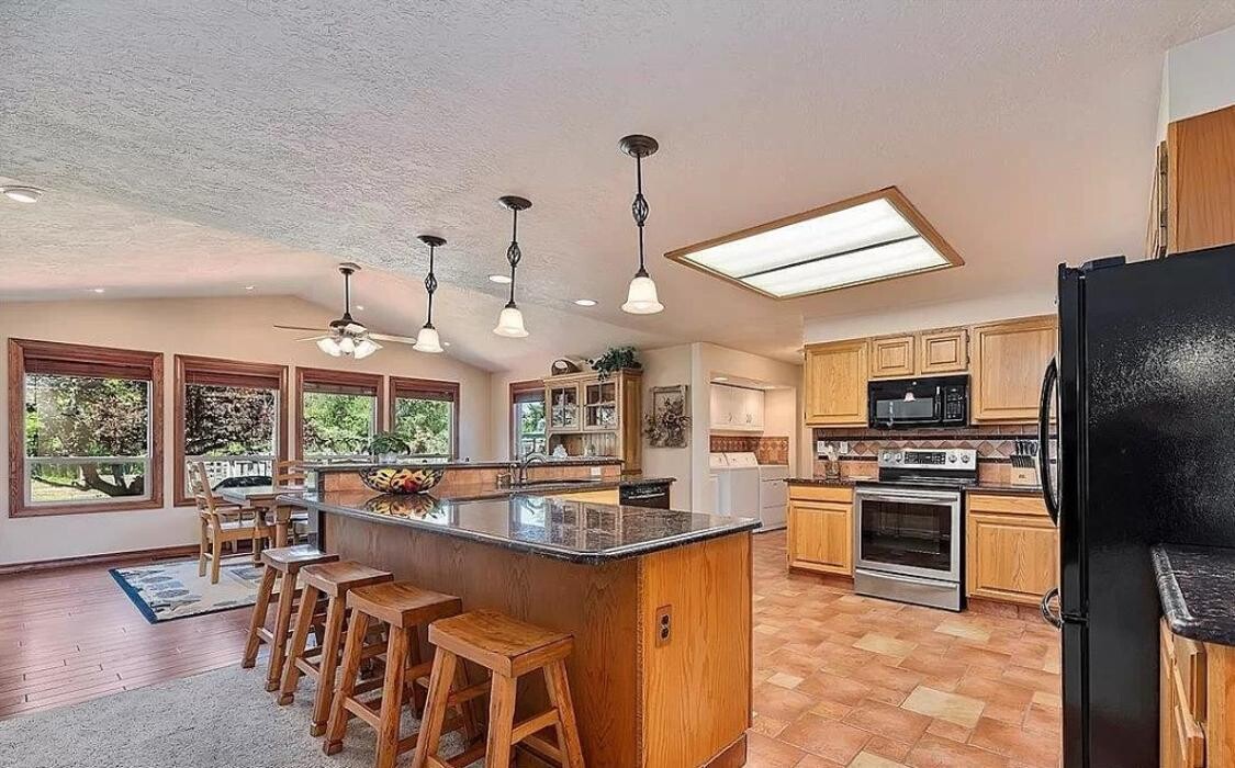 Images Abmont Realty Group