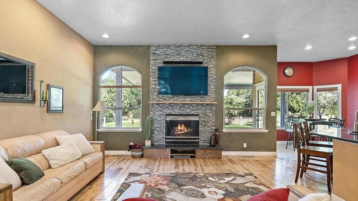 Images Abmont Realty Group