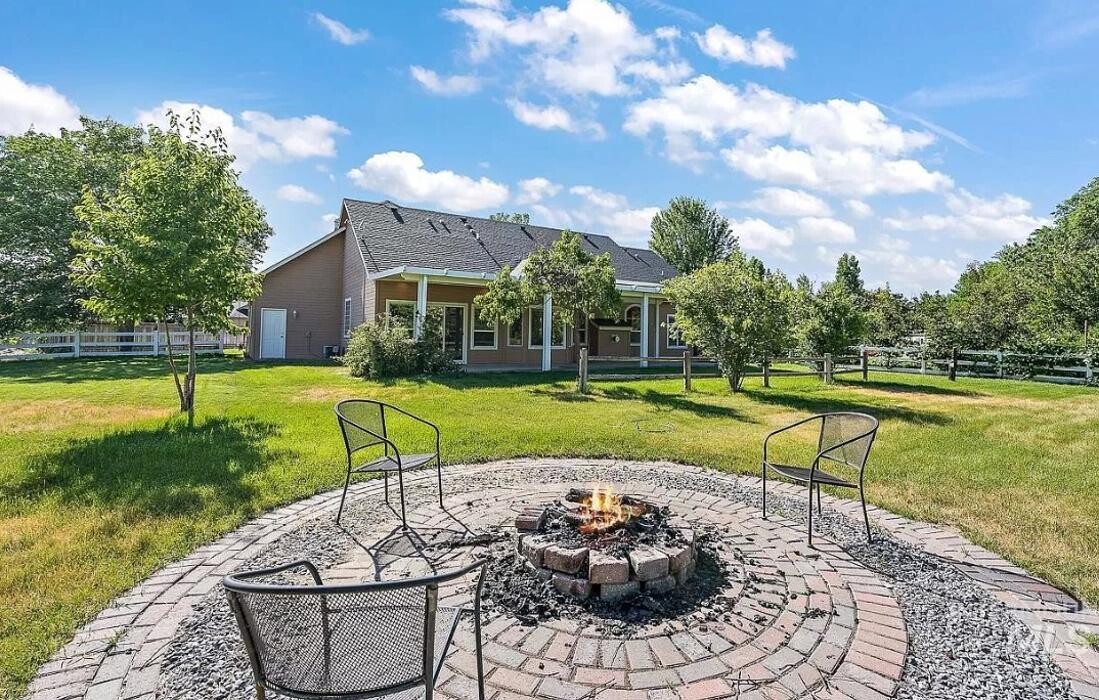 Images Abmont Realty Group