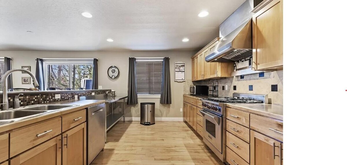 Images Abmont Realty Group