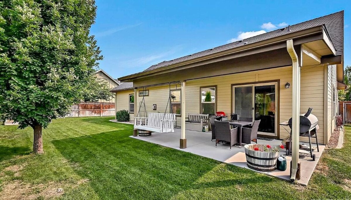 Images Abmont Realty Group