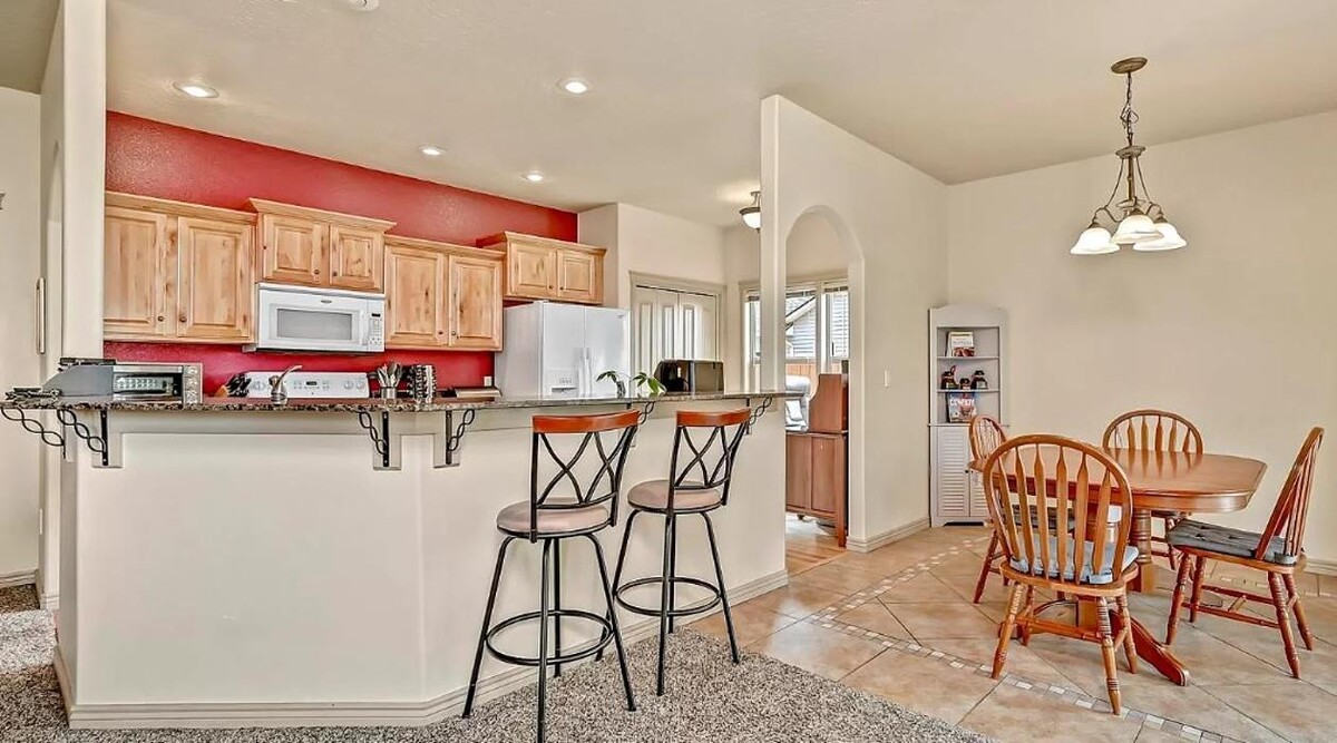 Images Abmont Realty Group