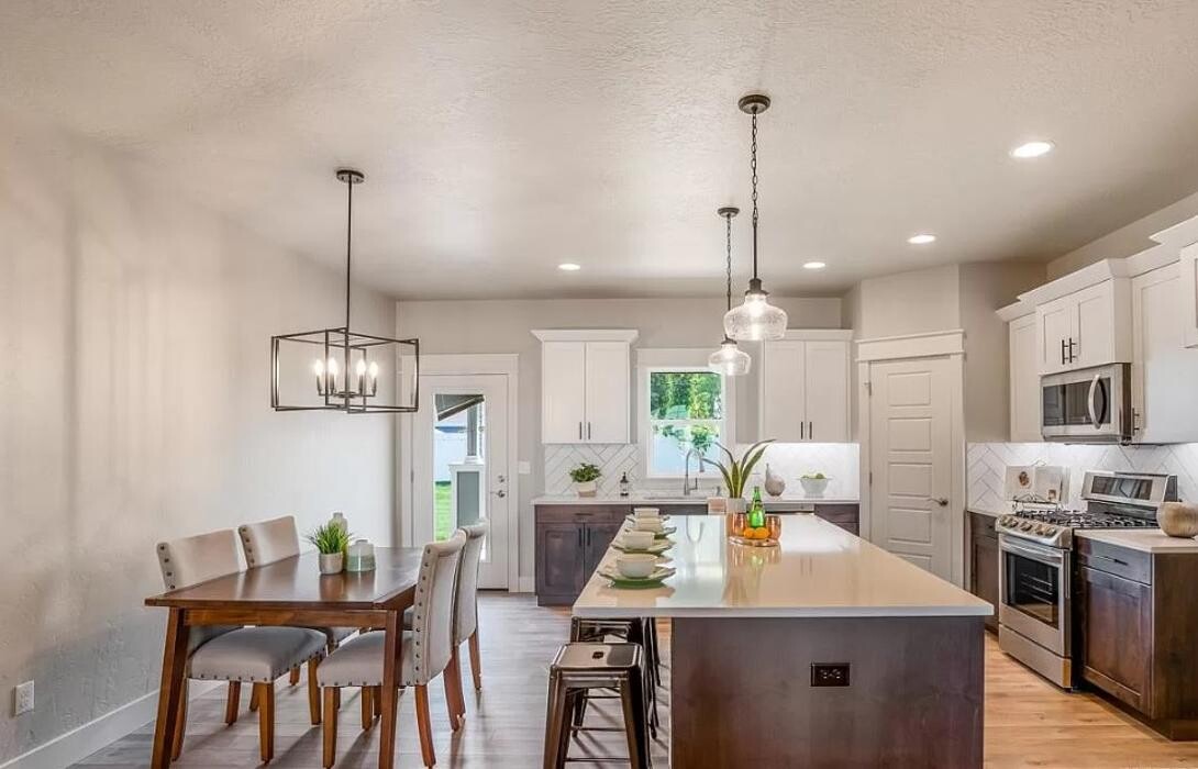 Images Abmont Realty Group