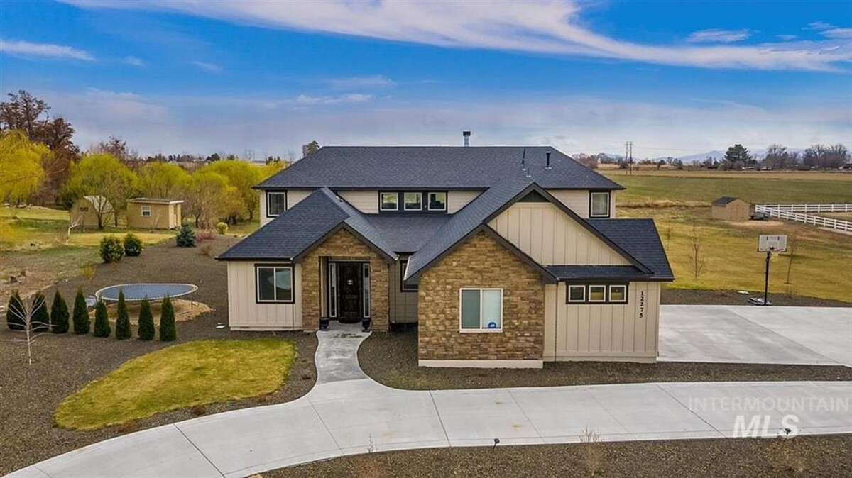 Images Abmont Realty Group
