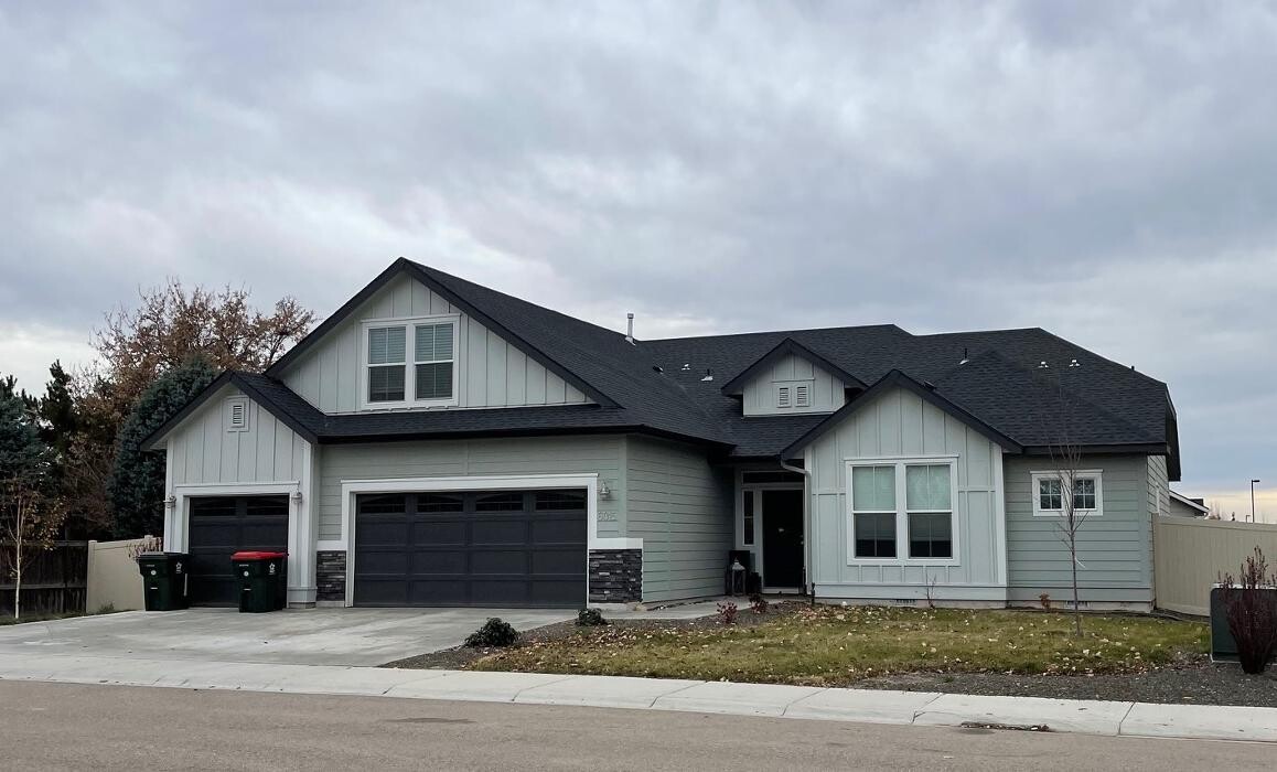 Images Abmont Realty Group