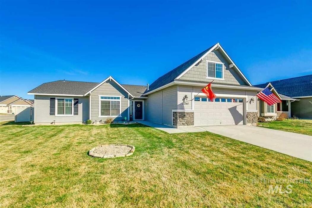 Images Abmont Realty Group