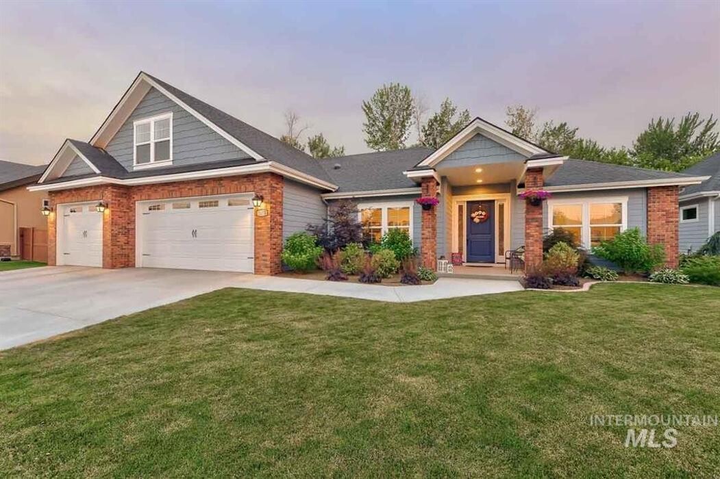 Images Abmont Realty Group