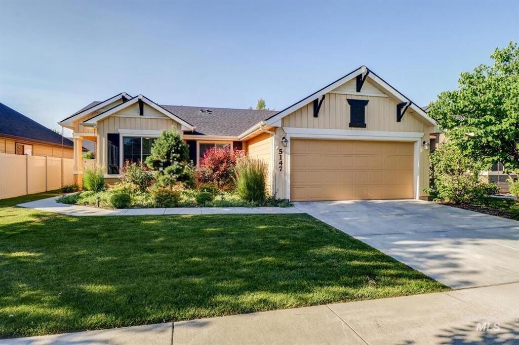 Images Abmont Realty Group