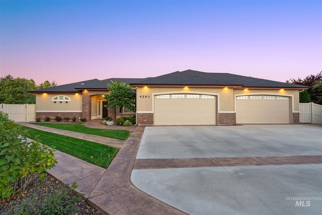 Images Abmont Realty Group