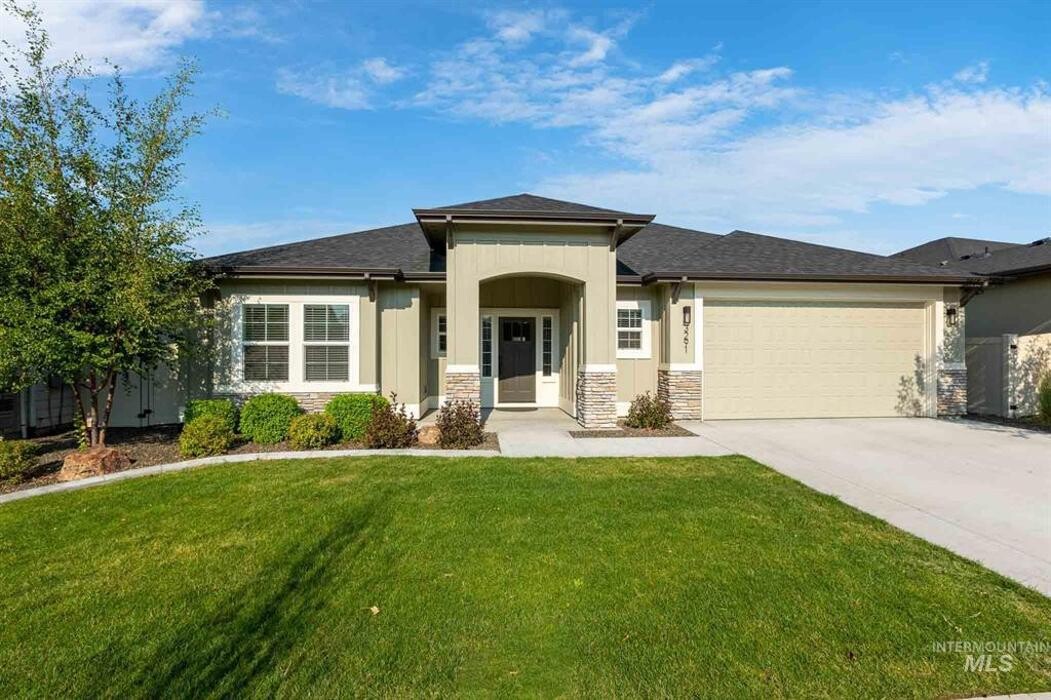 Images Abmont Realty Group