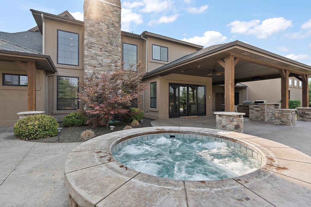 Images Abmont Realty Group