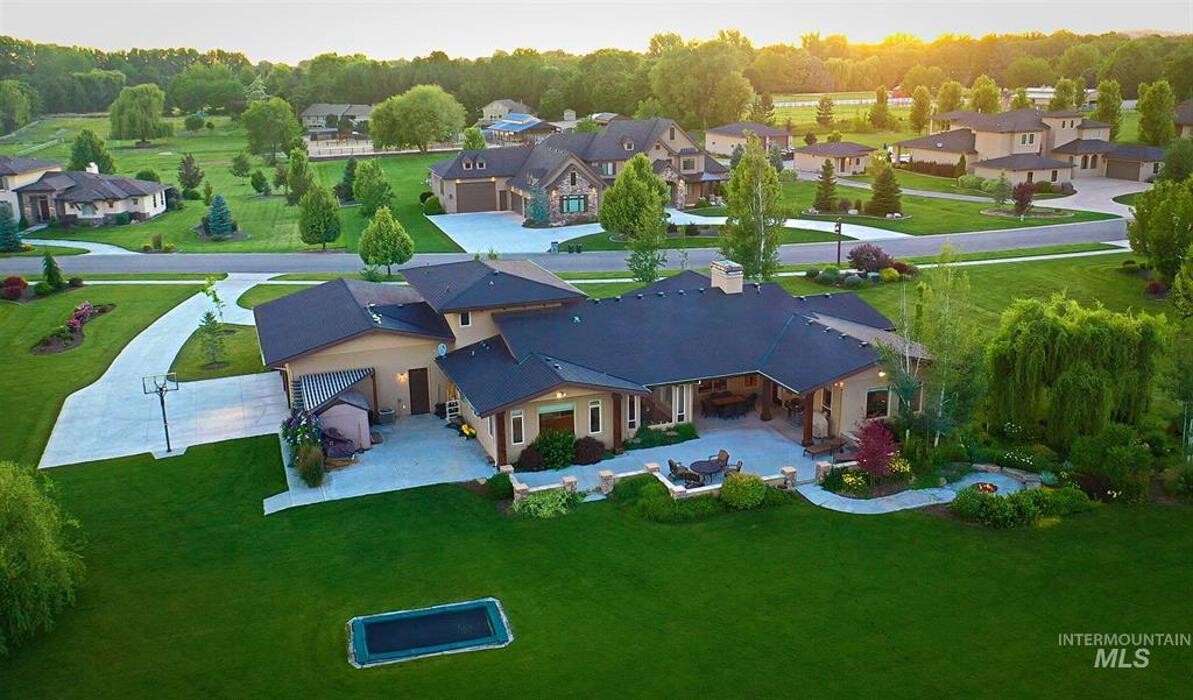 Images Abmont Realty Group