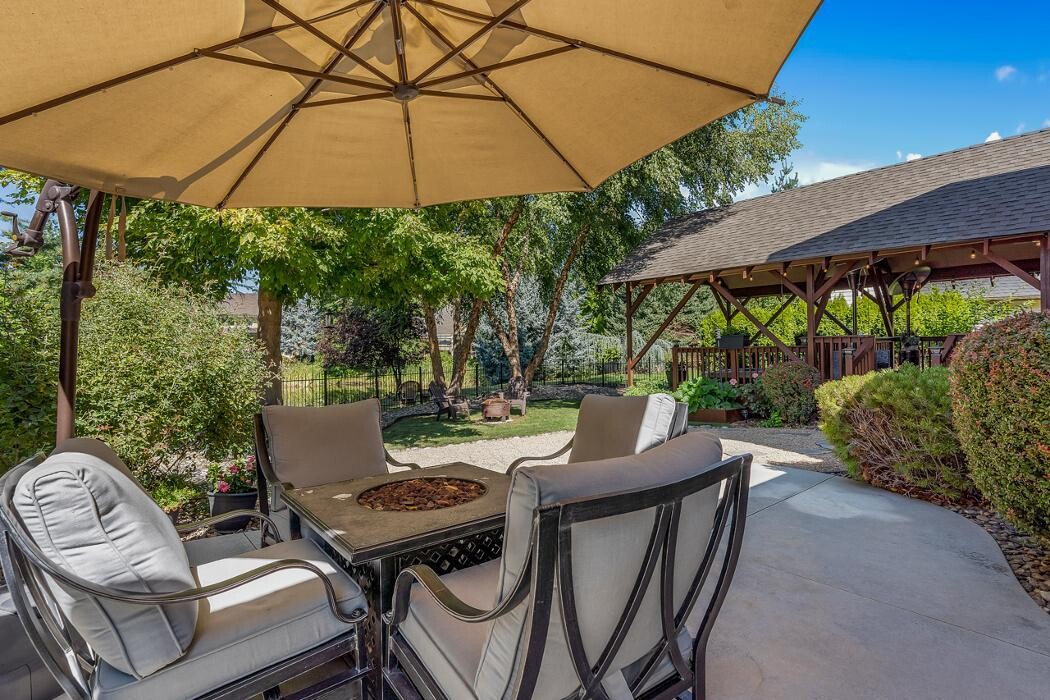 Images Abmont Realty Group