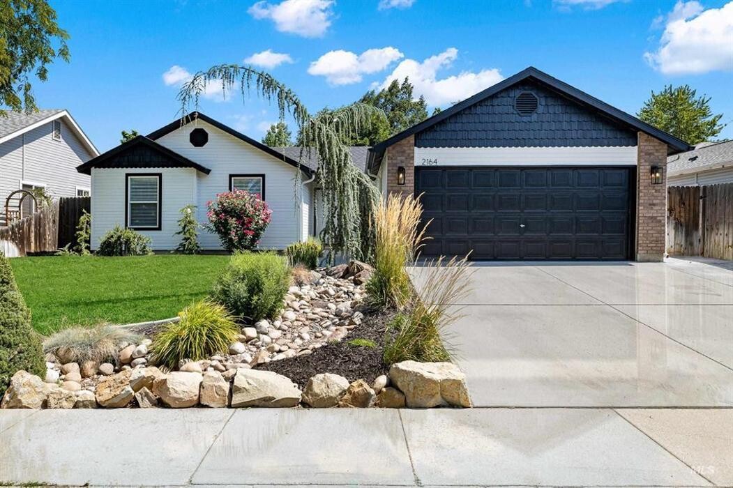 Images Abmont Realty Group