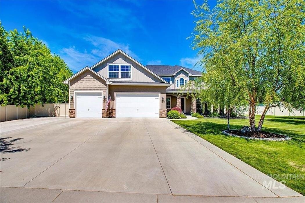 Images Abmont Realty Group