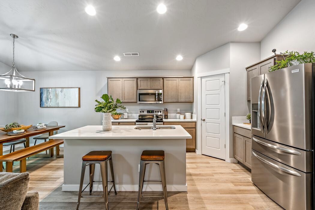 Images Abmont Realty Group
