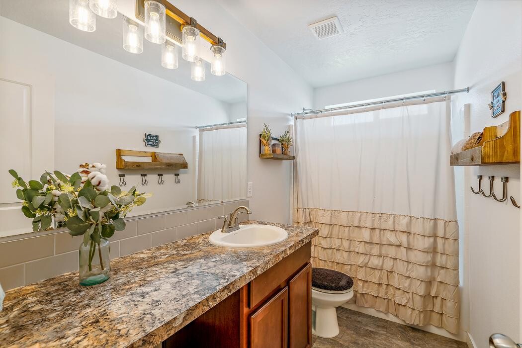 Images Abmont Realty Group