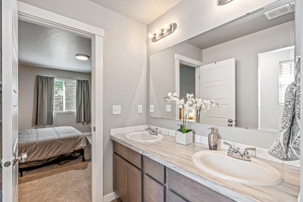Images Abmont Realty Group
