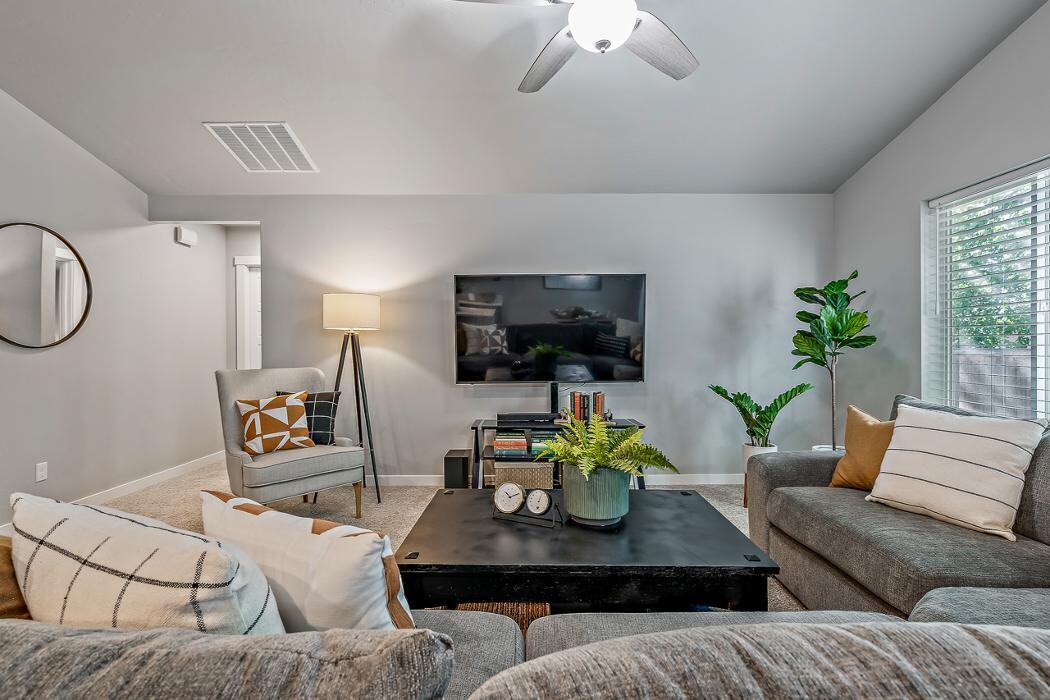 Images Abmont Realty Group
